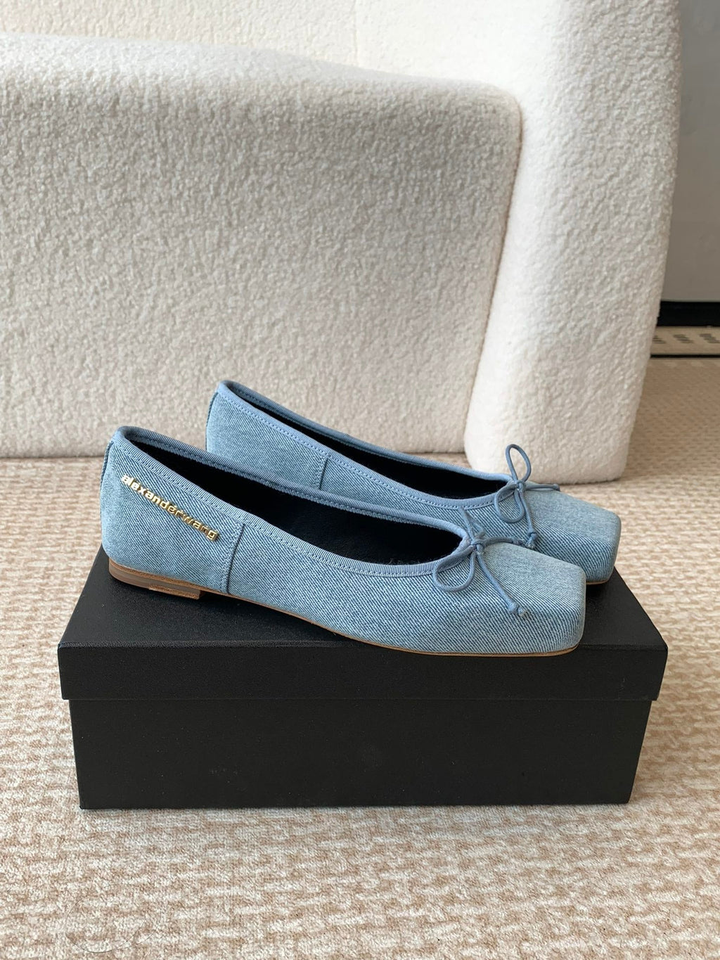 SQUARE-TOE BALLET FLAT IN LIGHT BLUE DENIM FABRIC WITH BOW