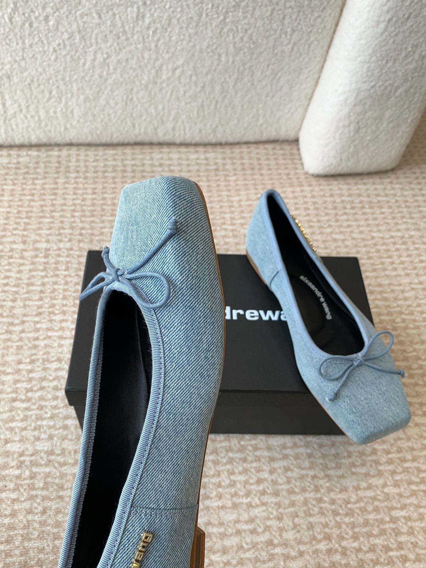 SQUARE-TOE BALLET FLAT IN LIGHT BLUE DENIM FABRIC WITH BOW