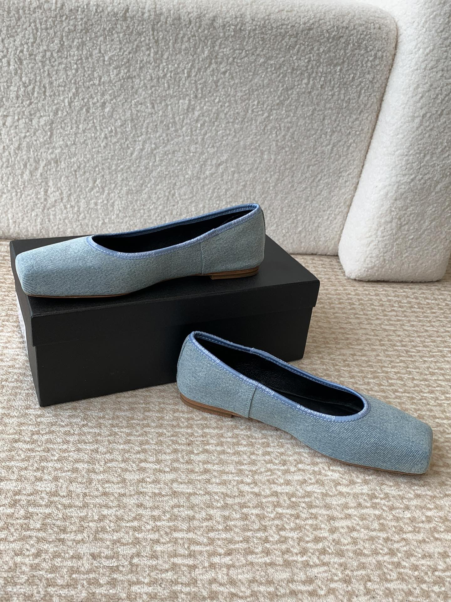 SQUARE-TOE BALLET FLAT IN LIGHT BLUE DENIM FABRIC