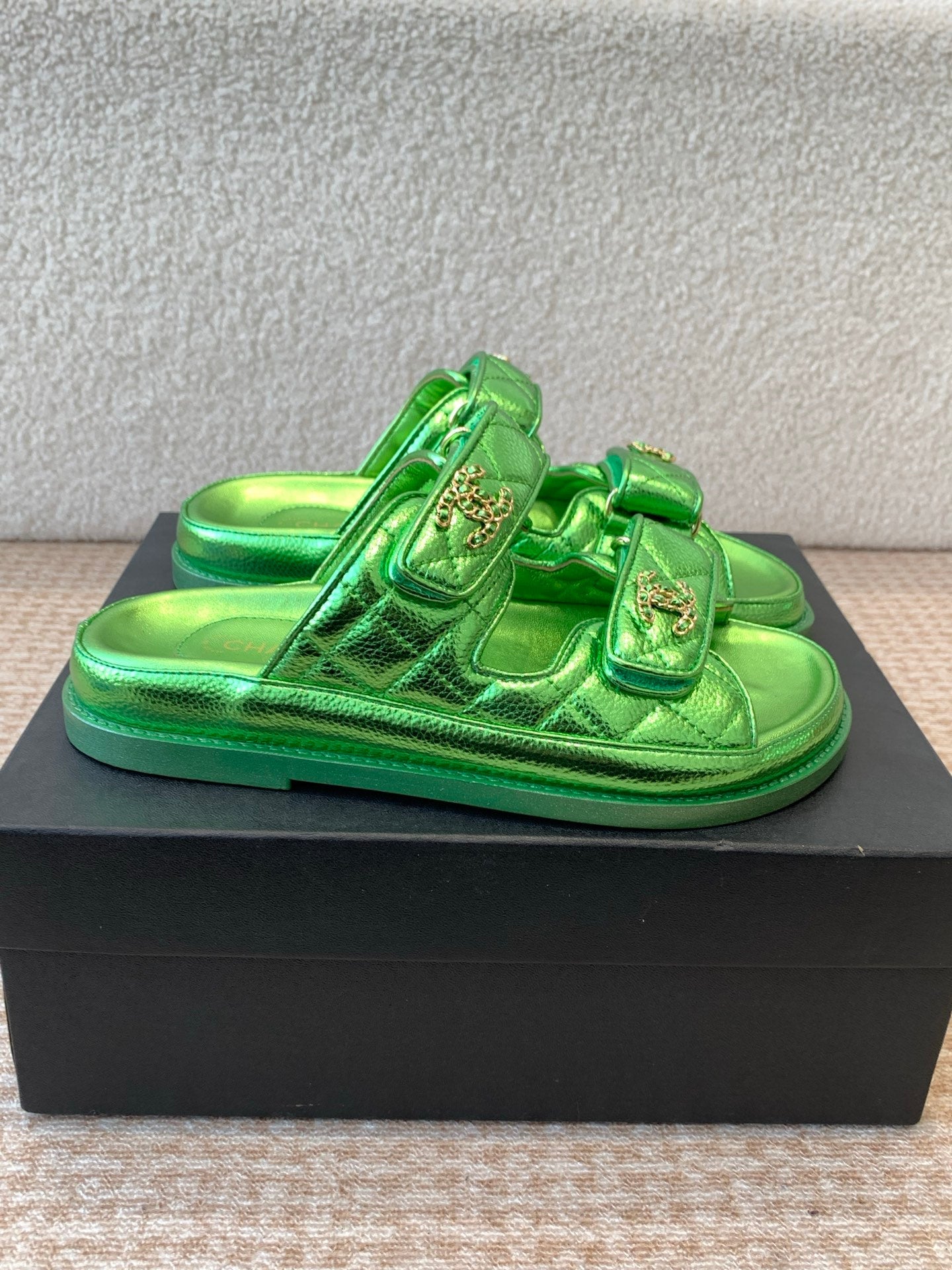 DAD SANDAL IN EMERALD GREEN SHEEPSKIN MULE