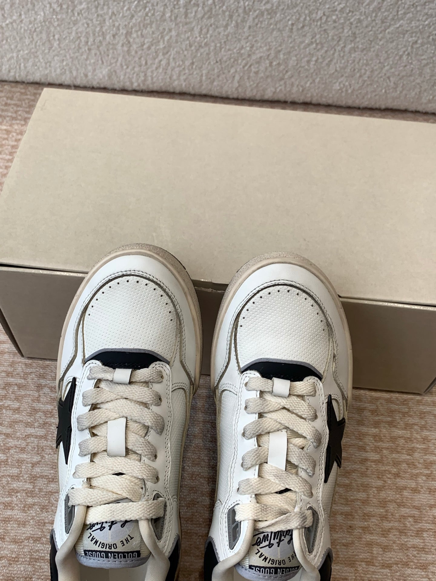 FORTY2 SNEAKERS WITH BLACK STAR AND WHITE LEATHER HEEL TAB