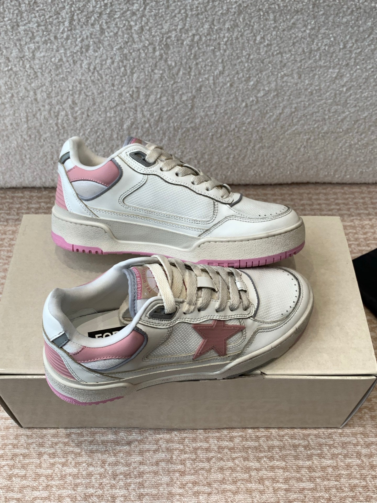 FORTY2 SNEAKERS WITH PINK STAR AND WHITE LEATHER HEEL TAB
