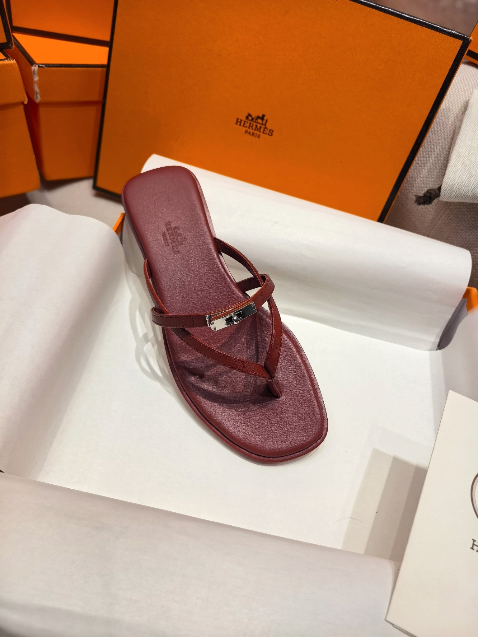 HM 26S KELLY BUCKLE THONG SANDALS IN DARK RED CALFSKIN SILVER HARDWARE