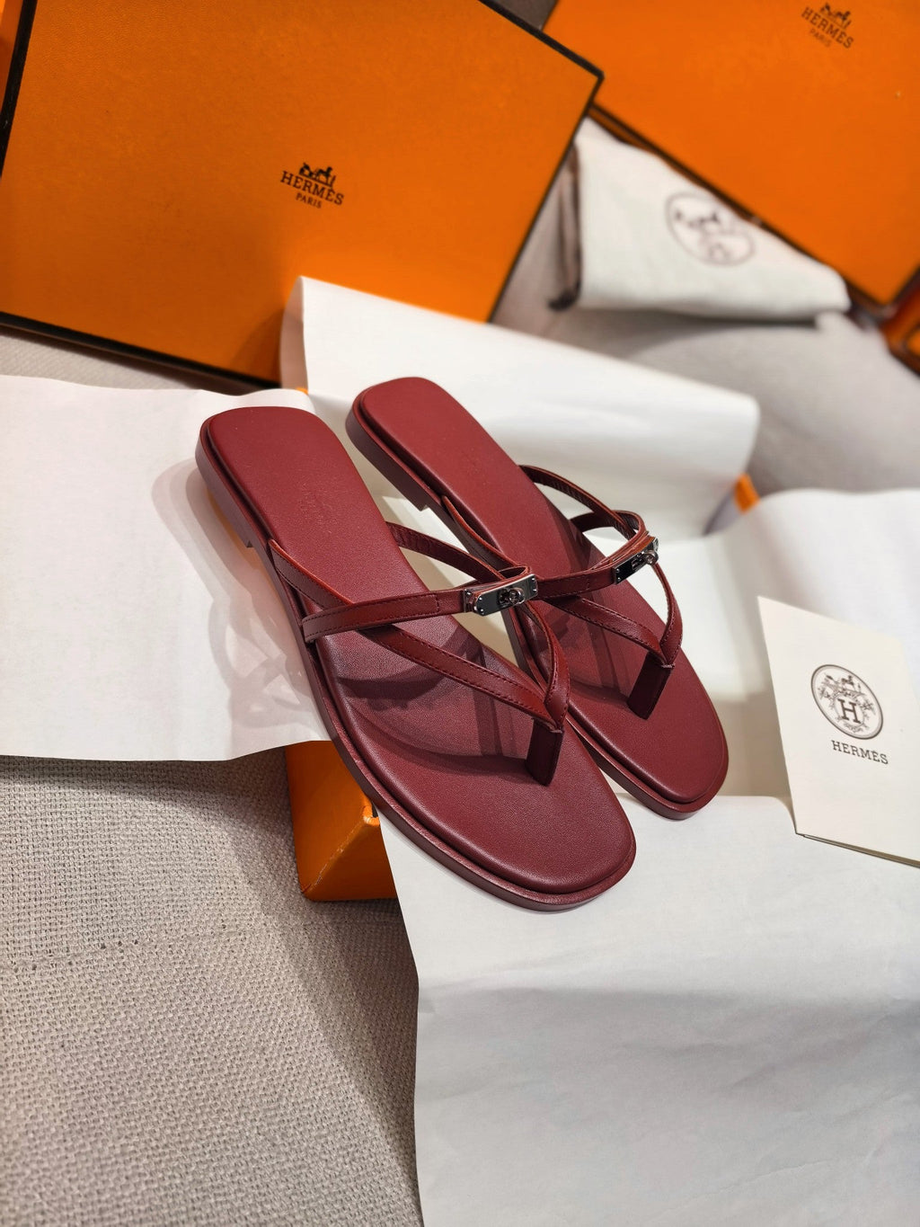 HM 26S KELLY BUCKLE THONG SANDALS IN DARK RED CALFSKIN SILVER HARDWARE