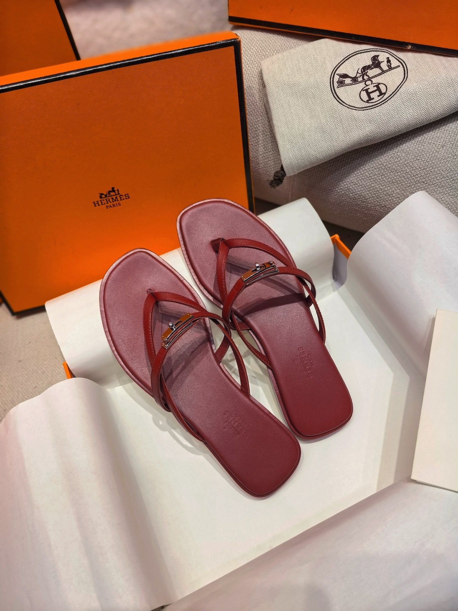HM 26S KELLY BUCKLE THONG SANDALS IN DARK RED CALFSKIN SILVER HARDWARE