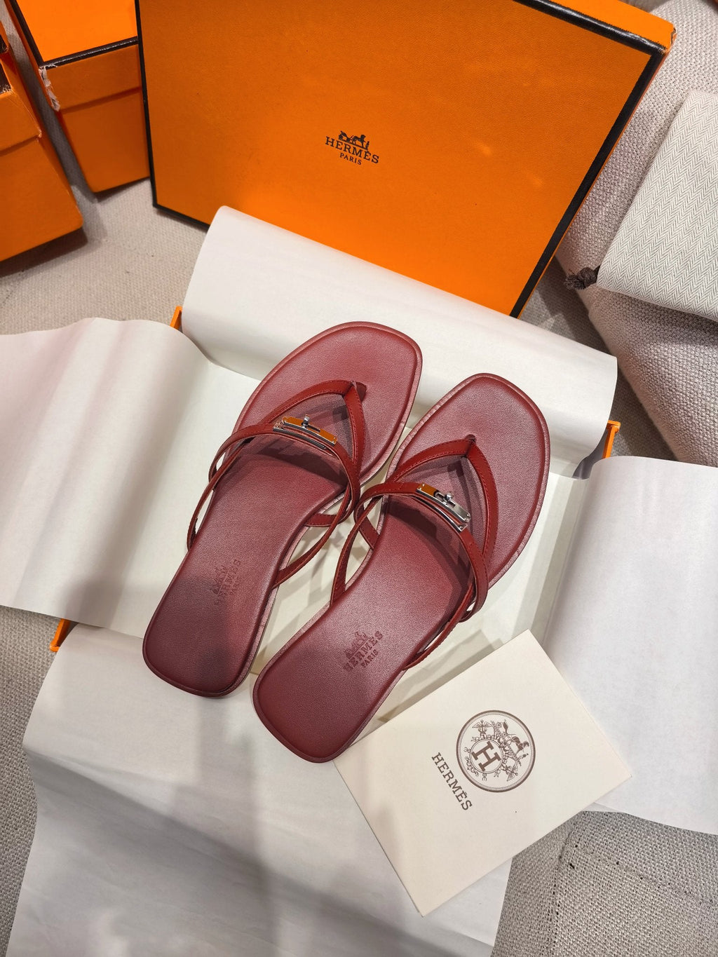HM 26S KELLY BUCKLE THONG SANDALS IN DARK RED CALFSKIN SILVER HARDWARE