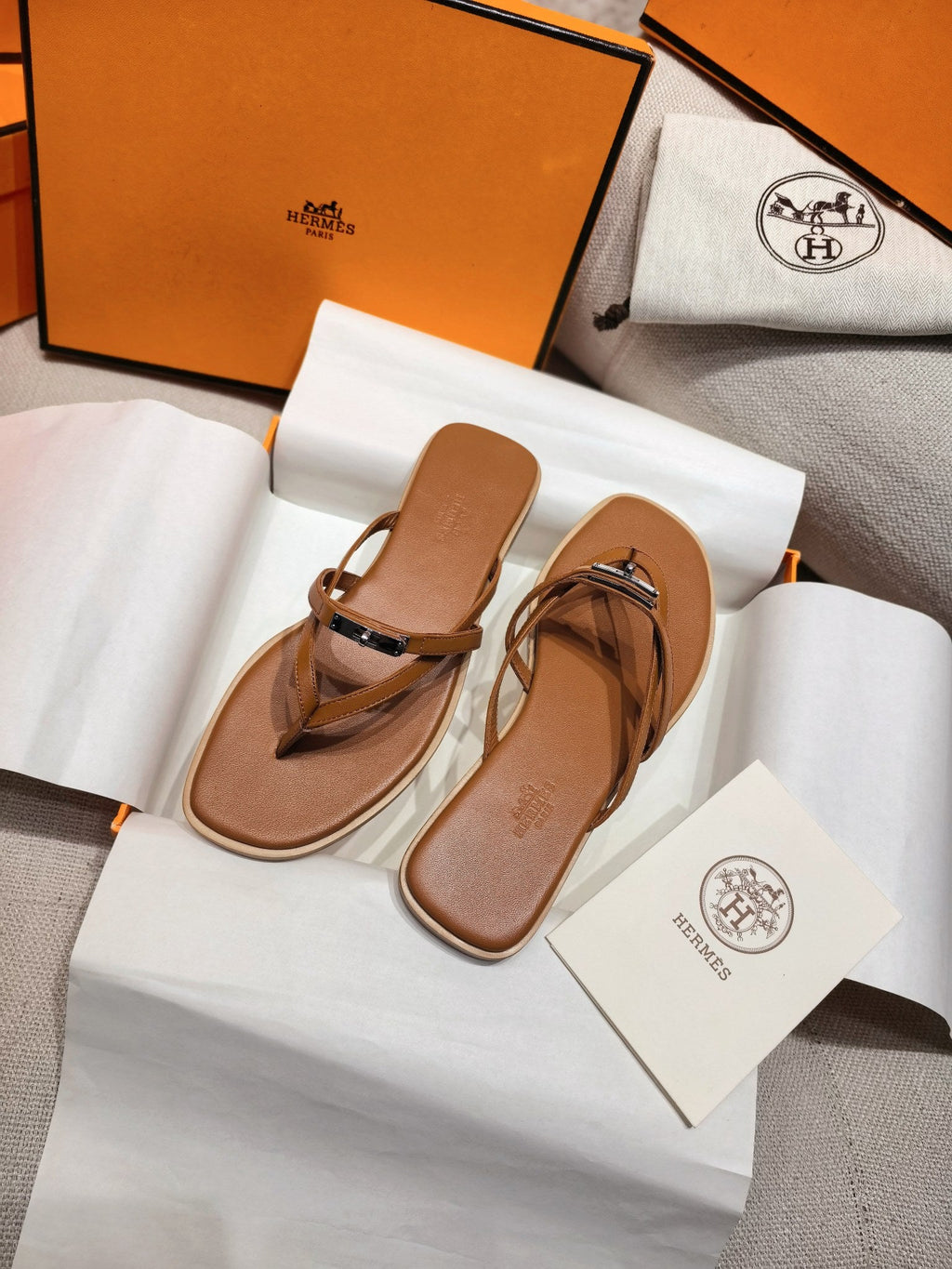 HM 26S KELLY BUCKLE THONG SANDALS IN CARAMEL BROWN CALFSKIN SILVER HARDWARE
