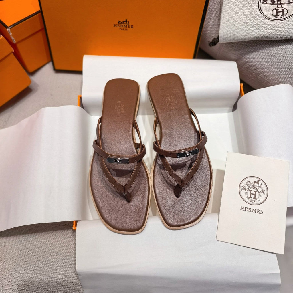 HM 26S KELLY BUCKLE THONG SANDALS IN BROWN CALFSKIN SILVER HARDWARE
