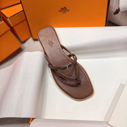HM 26S KELLY BUCKLE THONG SANDALS IN BROWN CALFSKIN SILVER HARDWARE