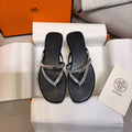 HM 26S KELLY BUCKLE THONG SANDALS IN BLACK CALFSKIN SILVER METALLIC STRAP