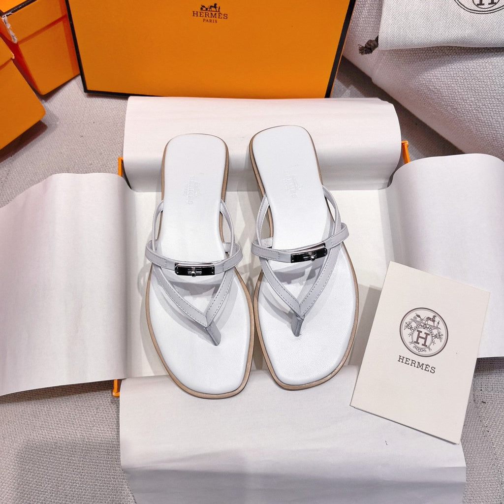 HM 26S KELLY BUCKLE THONG SANDALS IN WHITE CALFSKIN SILVER HARDWARE