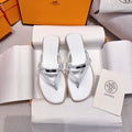 HM 26S KELLY BUCKLE THONG SANDALS IN WHITE CALFSKIN SILVER HARDWARE