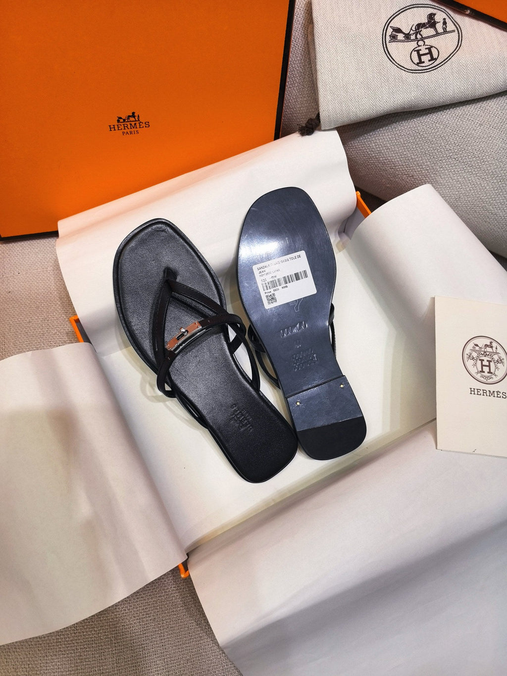 HM 26S KELLY BUCKLE THONG SANDALS IN BLACK CALFSKIN SILVER HARDWARE