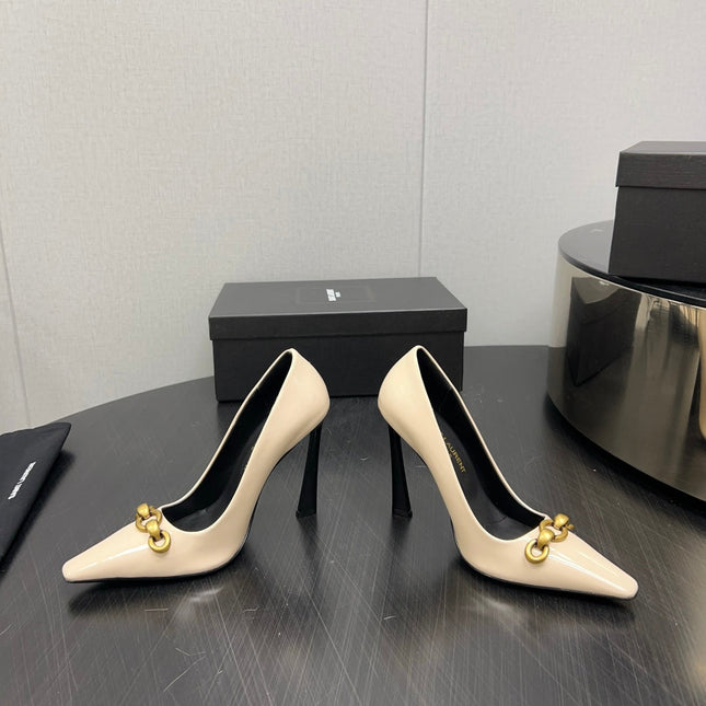 HIGH PUMPS IN CREAM GLOSSY CALFSKIN ATTACHED GOLD CHAIN