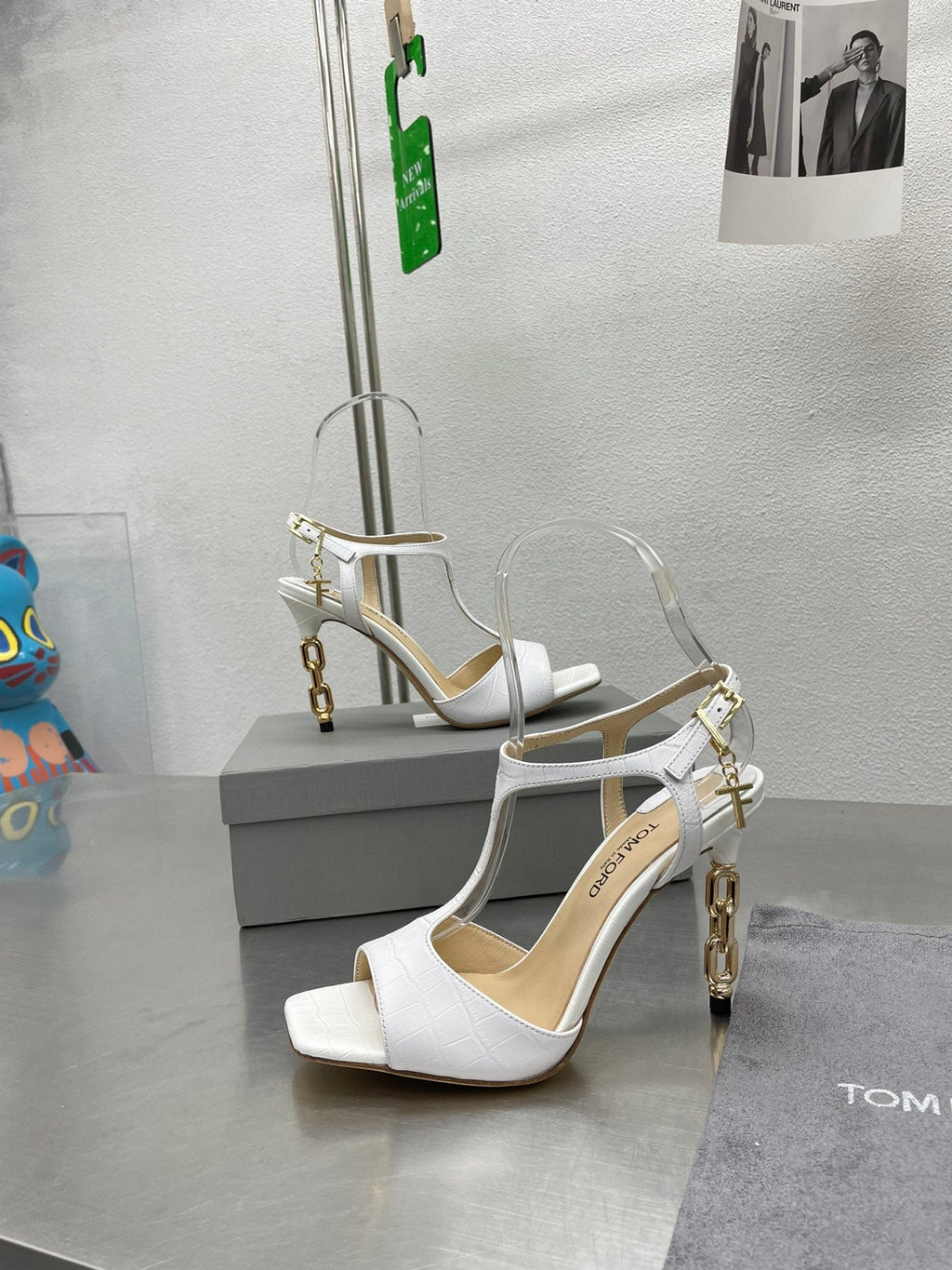 HIGH-HEELED T-STRAP SANDAL IN WHITE CALFSKIN