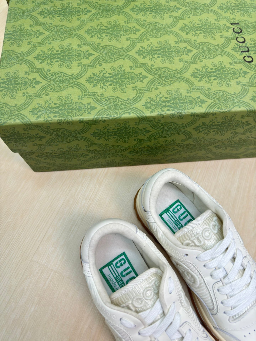 GG INTERLOCKING G SNEAKER WHITE BEIGE CALFSKIN AND FABRIC