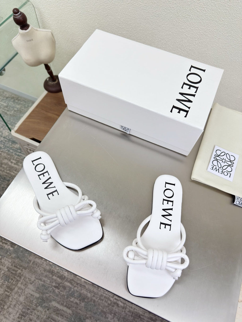 LOEWE 26S FLAMENCO KNOT SANDAL IN WHITE CALFSKIN