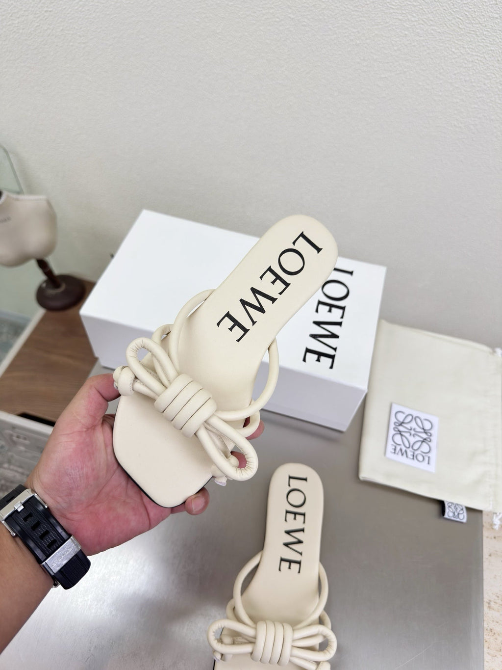 LOEWE 26S FLAMENCO KNOT SANDAL IN IVORY WHITE CALFSKIN