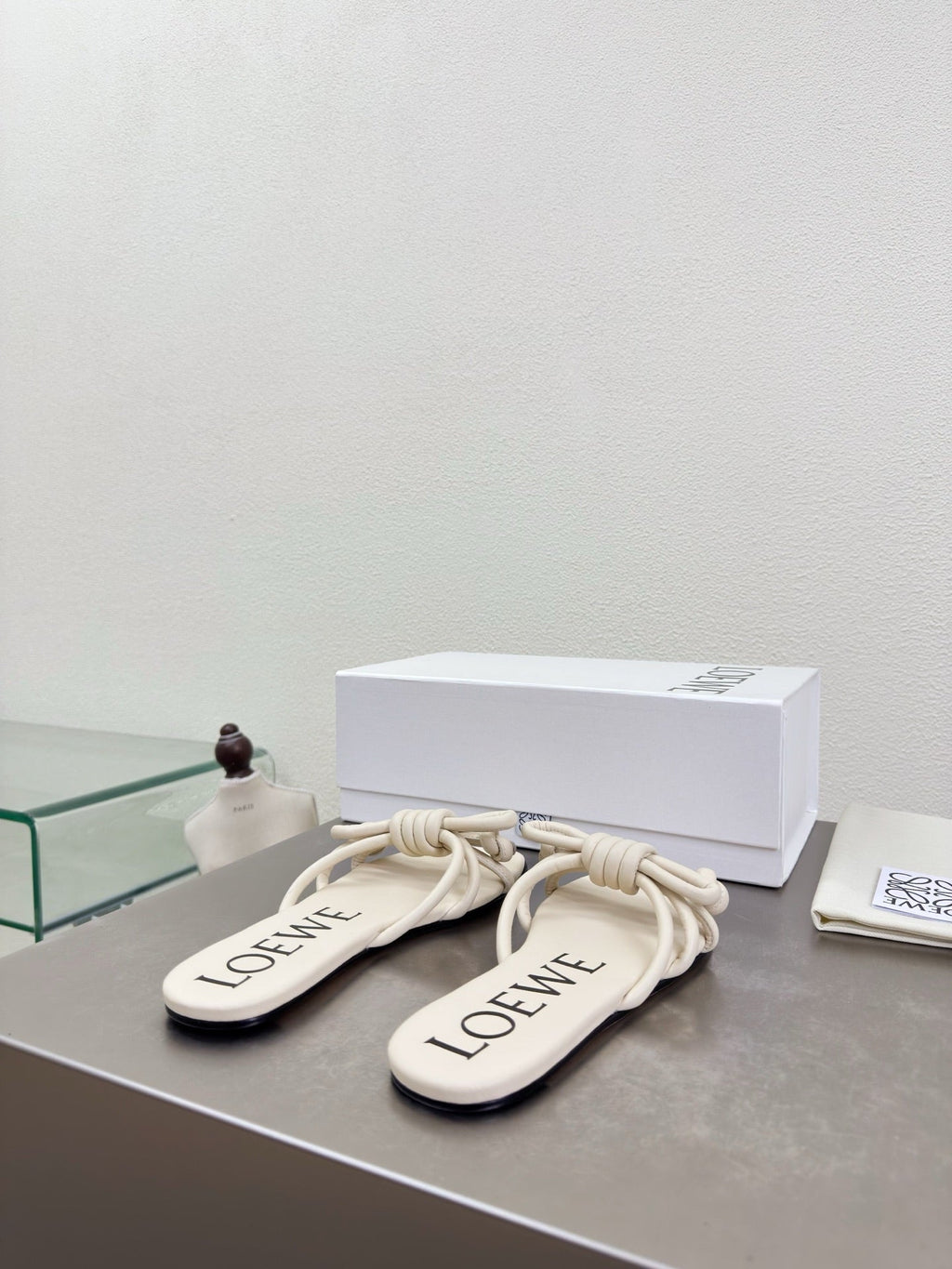 LOEWE 26S FLAMENCO KNOT SANDAL IN IVORY WHITE CALFSKIN