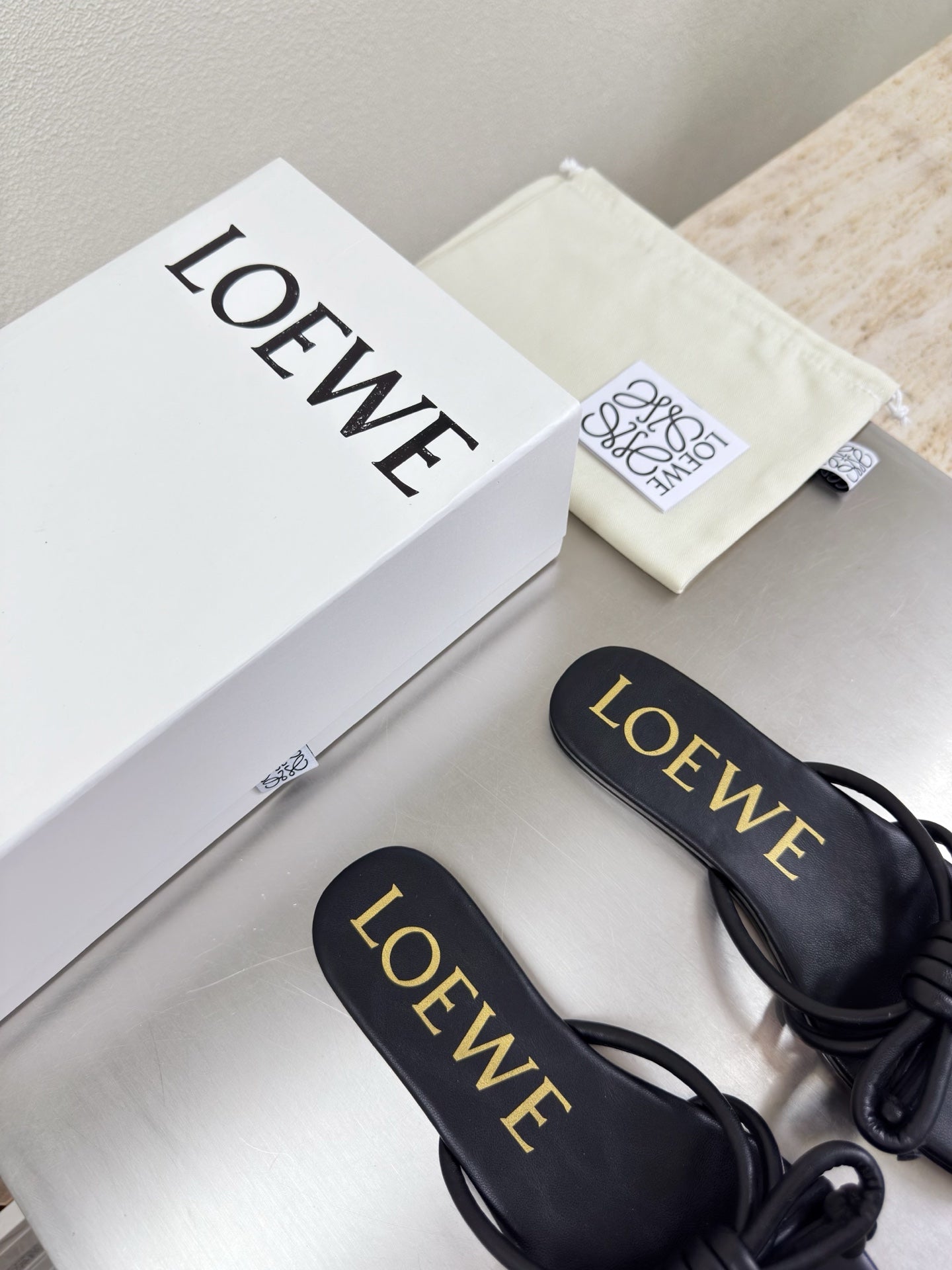 LOEWE 26S FLAMENCO KNOT SANDAL IN BLACK CALFSKIN