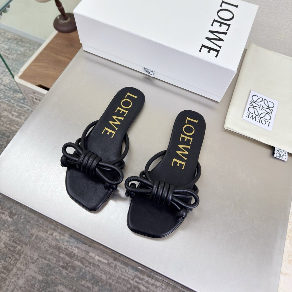 LOEWE 26S FLAMENCO KNOT SANDAL IN BLACK CALFSKIN
