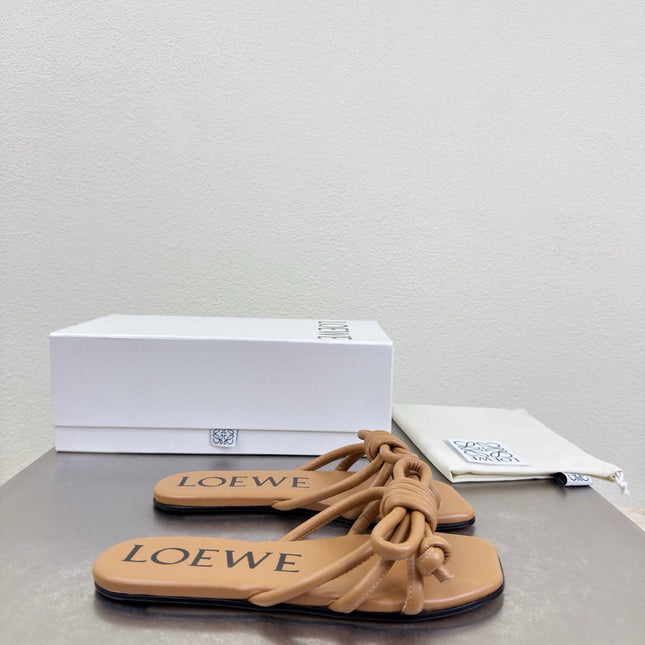 LOEWE 26S FLAMENCO KNOT SANDAL IN CAMEL BROWN CALFSKIN