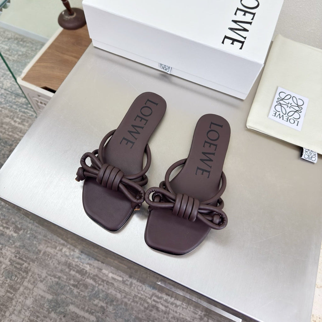 LOEWE 26S FLAMENCO KNOT SANDAL IN DARK BROWN CALFSKIN