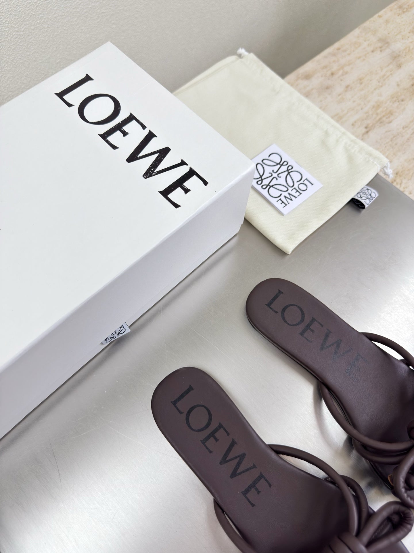 LOEWE 26S FLAMENCO KNOT SANDAL IN DARK BROWN CALFSKIN