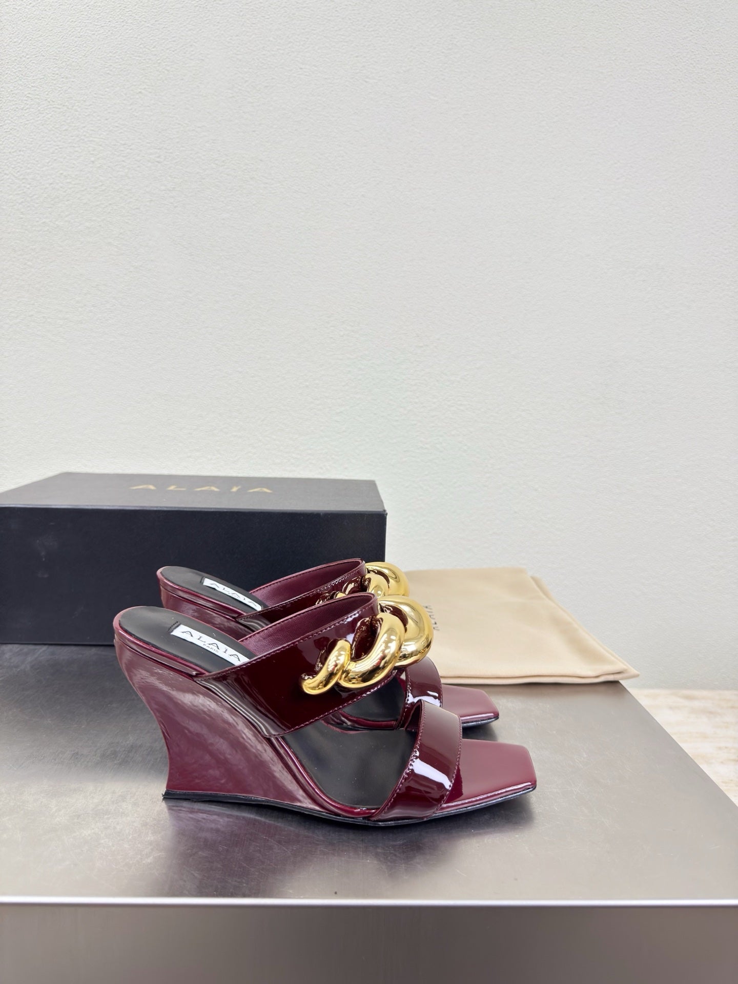 ALAIA 26S DOUBLE STRAP WEDGE SANDALS 110 MM IN DARK RED GLOSSY CALFSKIN WITH GOLD HARDWARE