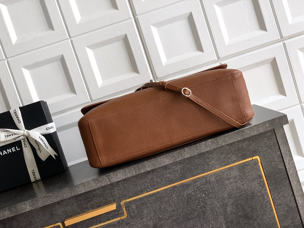 CHANEL 26S SOUPLISSIMO MAXI FLAP 39 IN CARAMEL BROWN GRAINED CALFSKIN SILVER HARDWARE