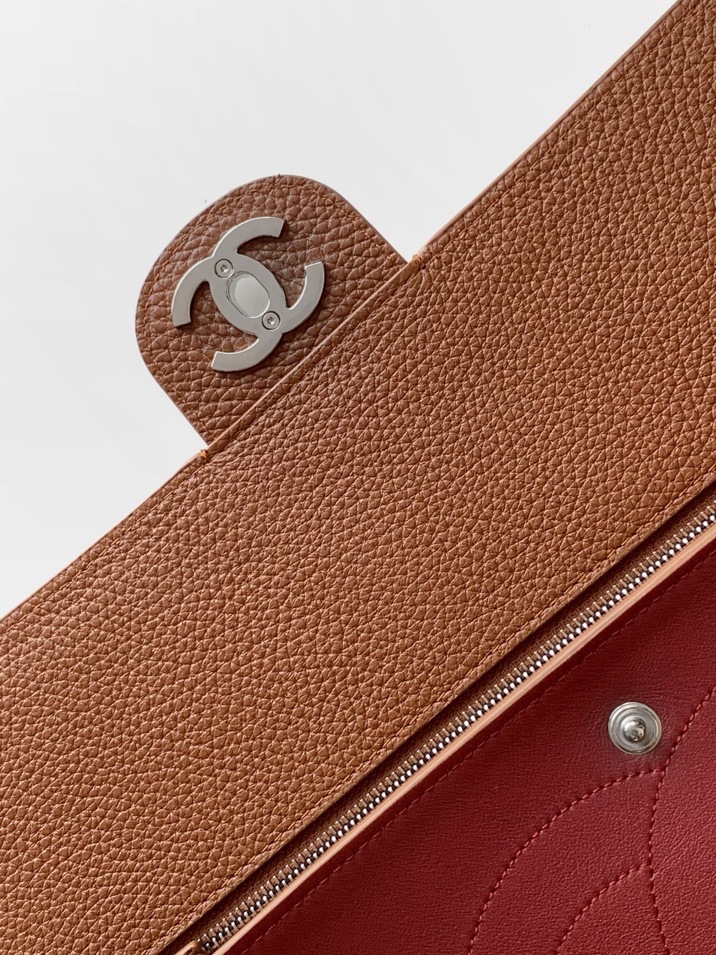 CHANEL 26S SOUPLISSIMO MAXI FLAP 39 IN CARAMEL BROWN GRAINED CALFSKIN SILVER HARDWARE