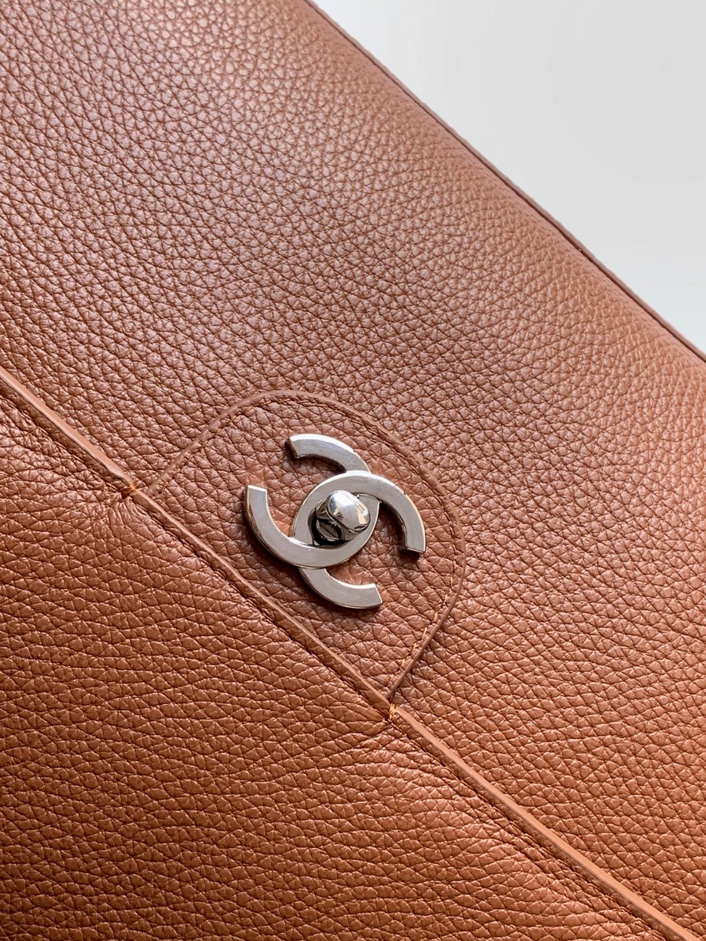CHANEL 26S SOUPLISSIMO MAXI FLAP 39 IN CARAMEL BROWN GRAINED CALFSKIN SILVER HARDWARE