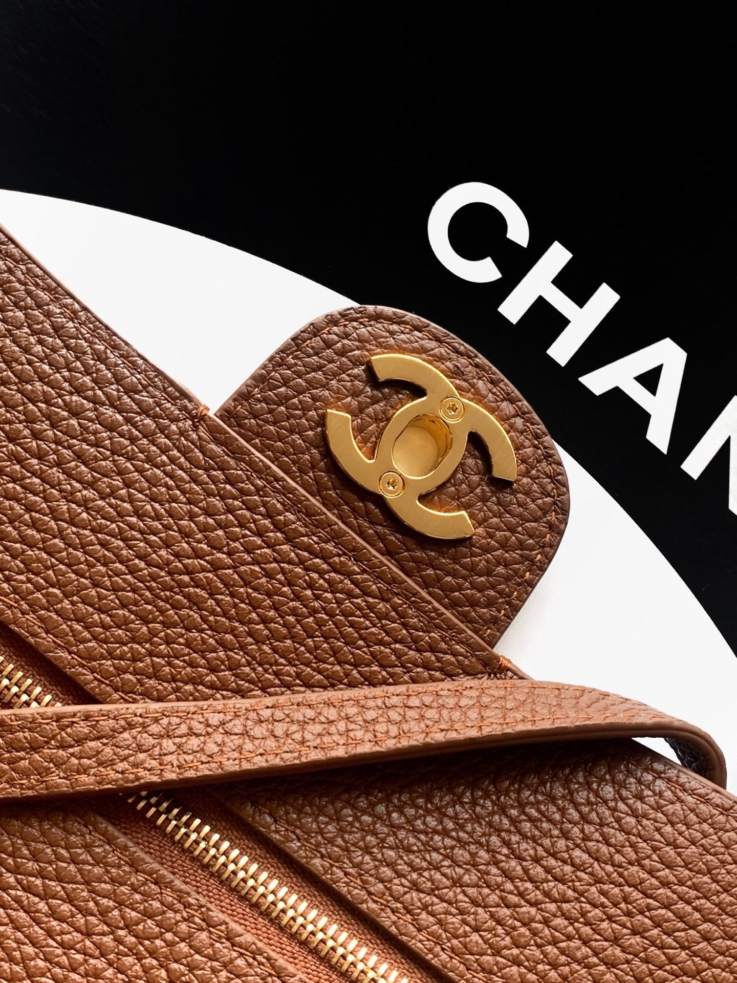 CHANEL 26S SOUPLISSIMO MAXI FLAP MEDIUM 32 IN CARAMEL BROWN GRAINED CALFSKIN GOLD HARDWARE
