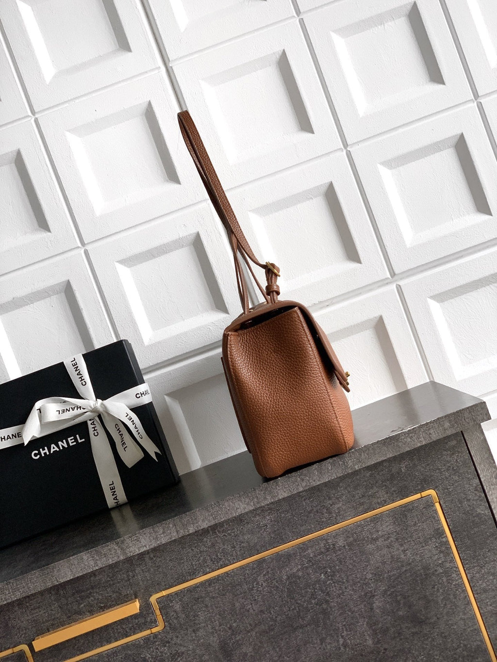 CHANEL 26S SOUPLISSIMO MAXI FLAP MEDIUM 32 IN CARAMEL BROWN GRAINED CALFSKIN GOLD HARDWARE
