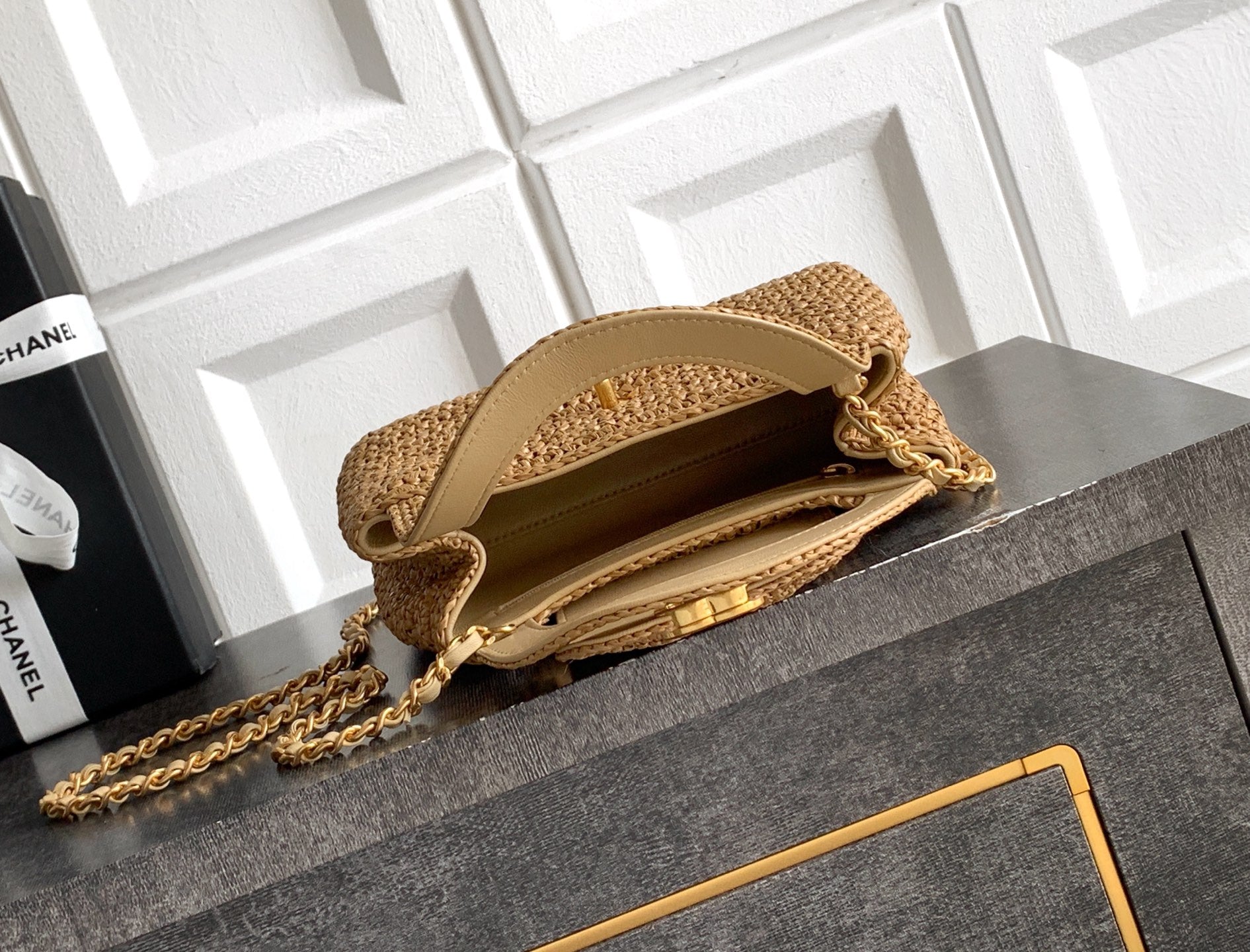 CHANEL 26S TOP HANDLE BAG 19 IN NATURAL RAFFIA AND CALFSKIN GOLD HARDWARE