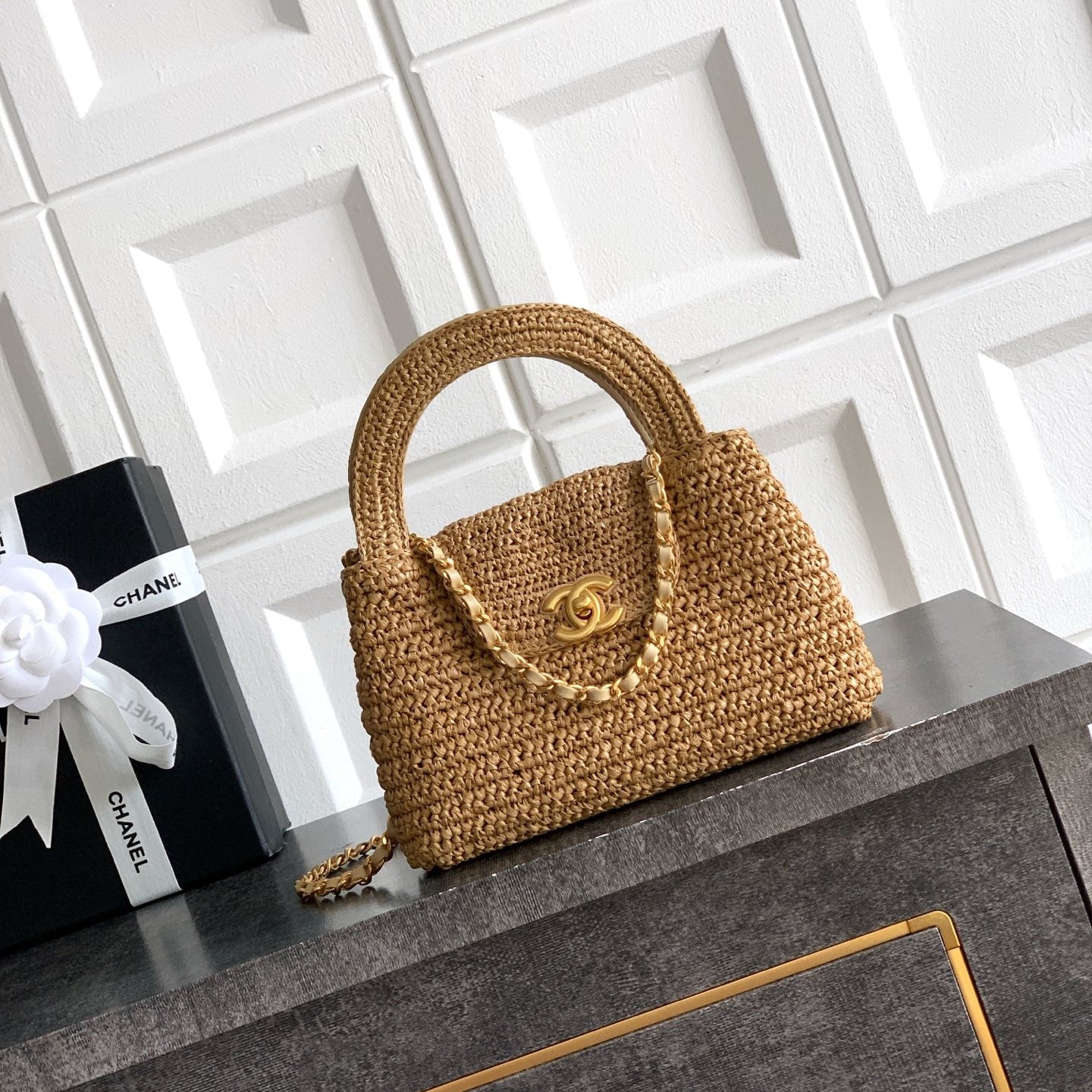 CHANEL 26S TOP HANDLE BAG 19 IN NATURAL RAFFIA AND CALFSKIN GOLD HARDWARE