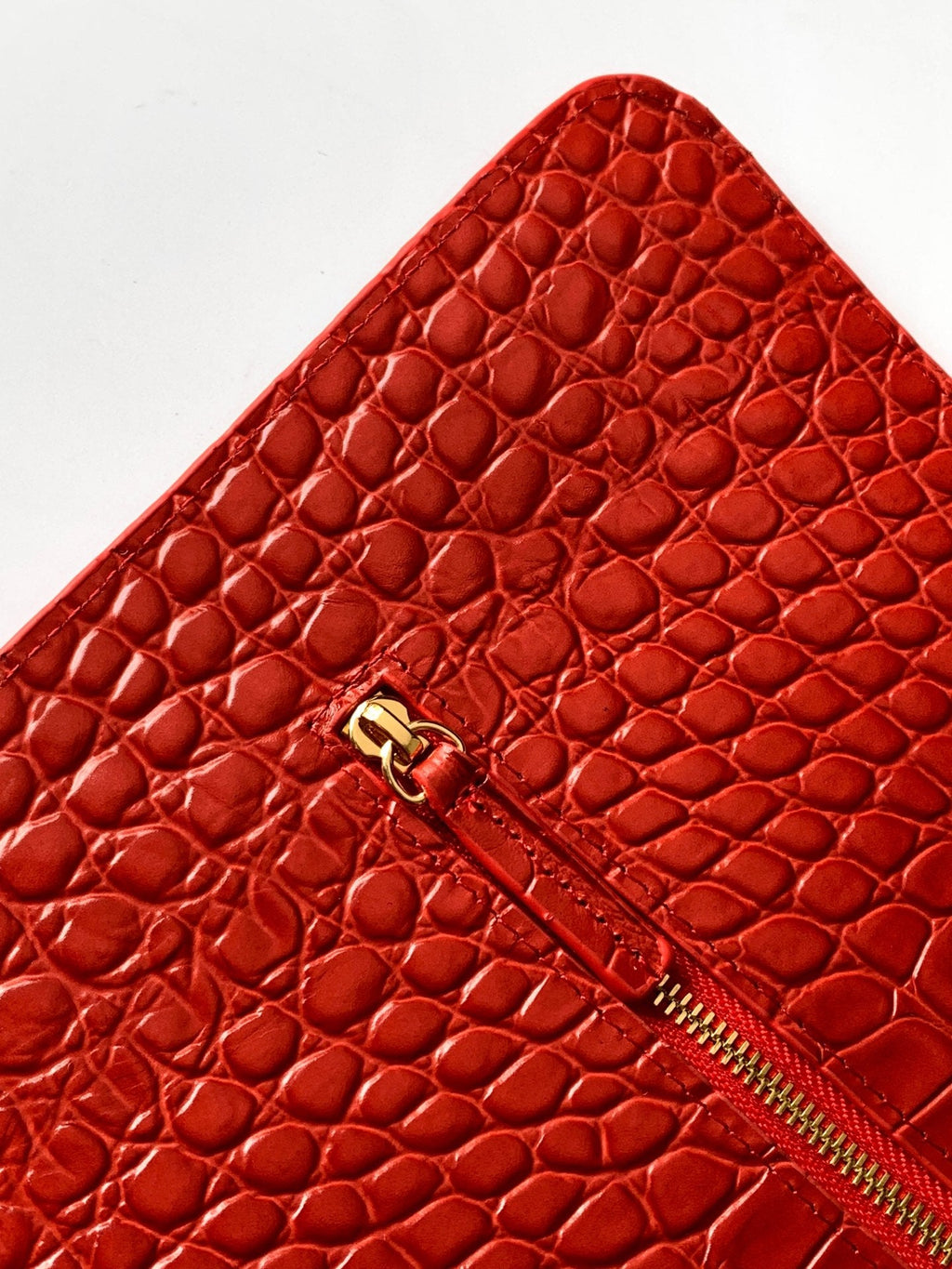 CHANEL 26S SOUPLISSIMO MAXI FLAP 39 IN RED CROCODILE-EMBOSSED CALFSKIN GOLD HARDWARE