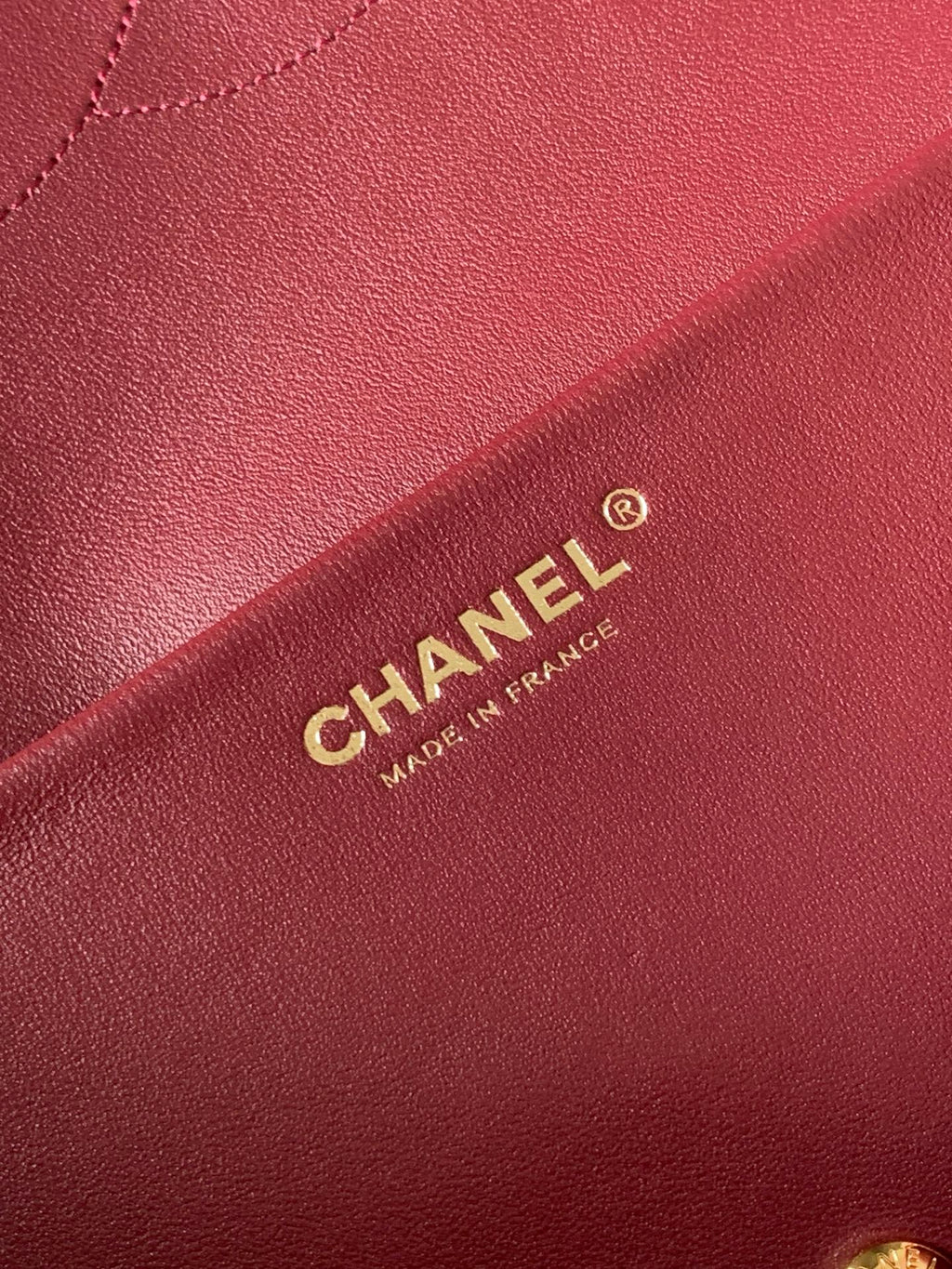 CHANEL 26S SOUPLISSIMO MAXI FLAP 39 IN RED CROCODILE-EMBOSSED CALFSKIN GOLD HARDWARE
