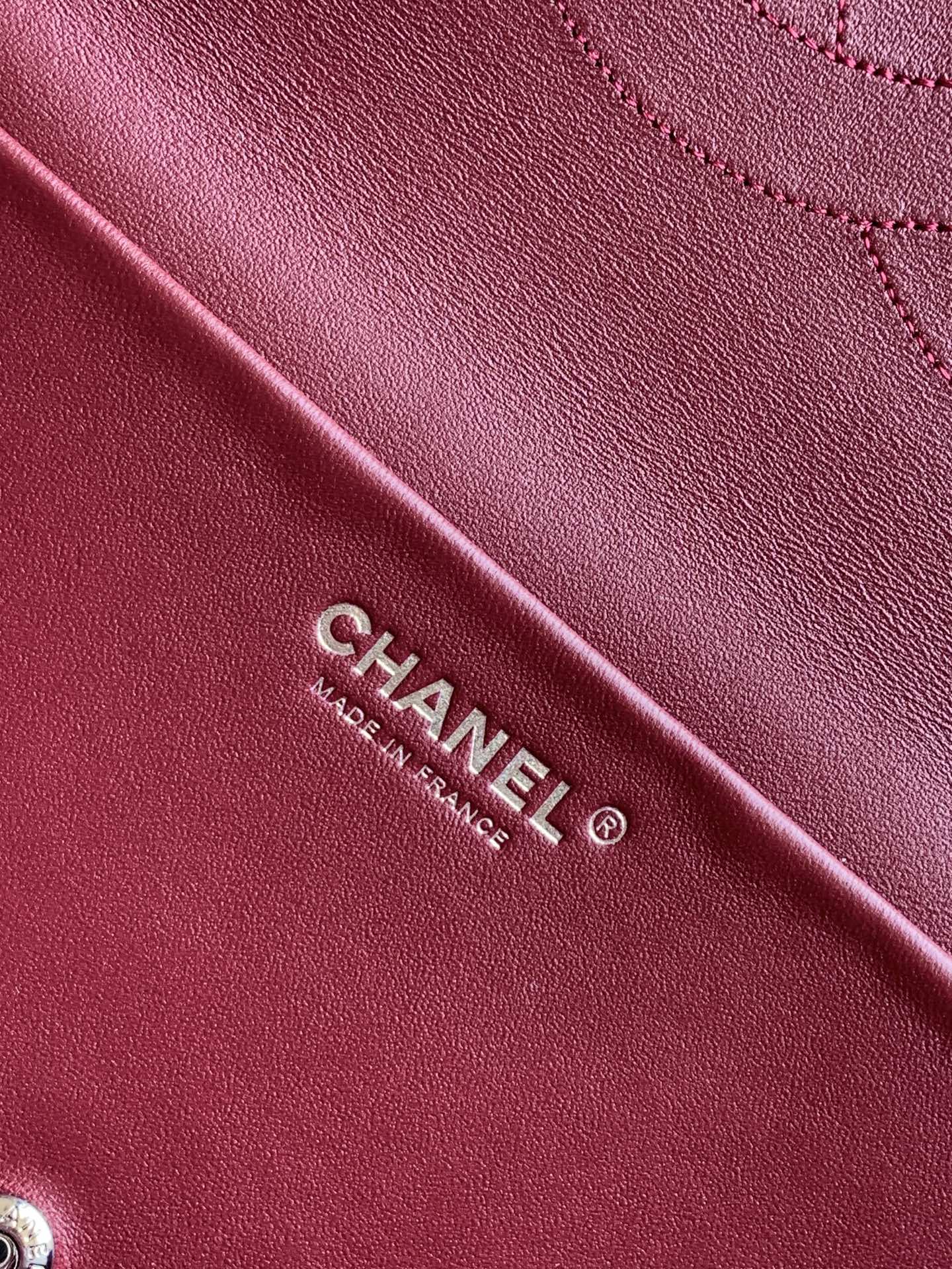 CHANEL 26S SOUPLISSIMO MAXI FLAP 39 IN OLIVE GREEN CROCODILE-EMBOSSED CALFSKIN SILVER HARDWARE