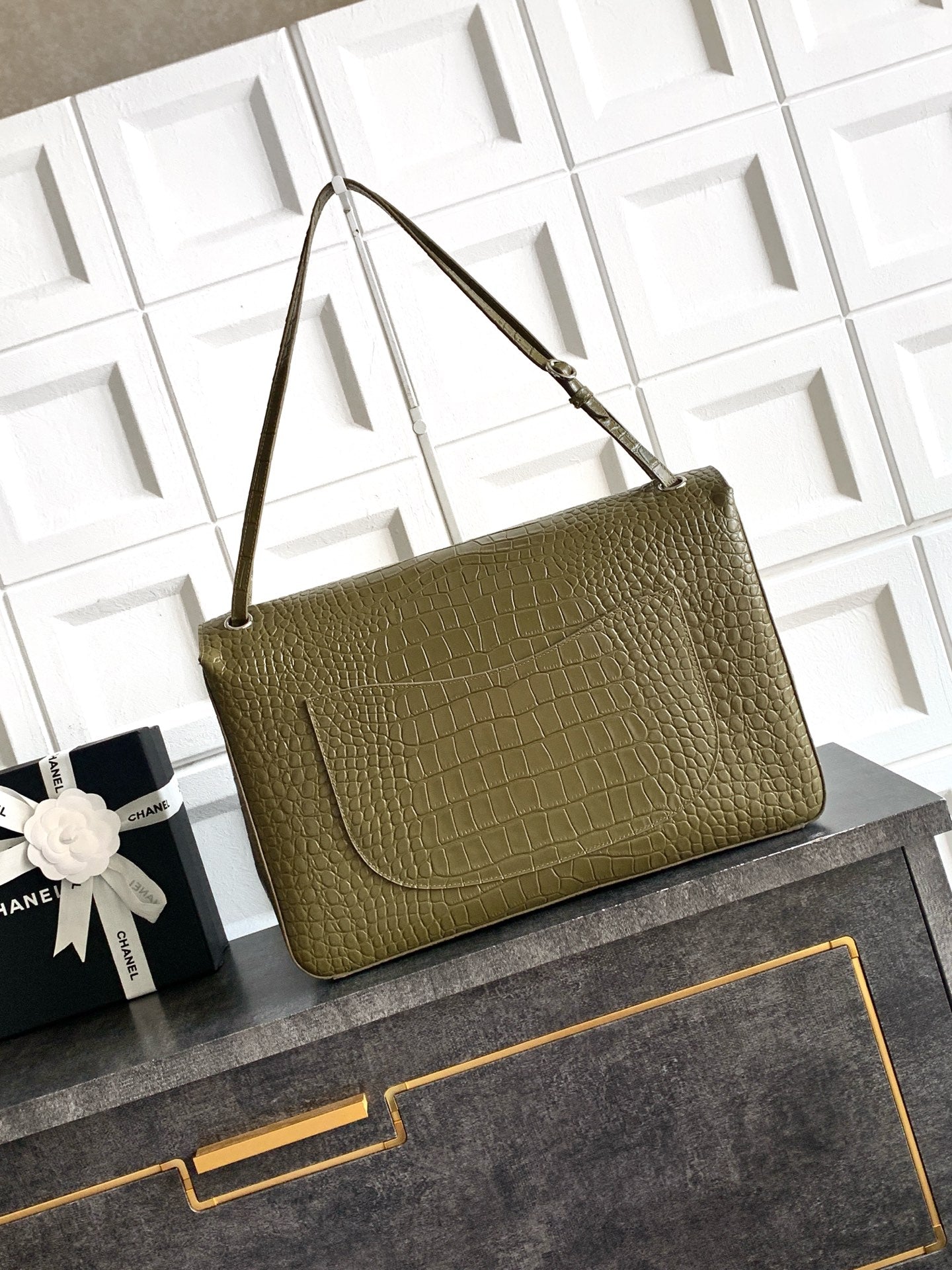 CHANEL 26S SOUPLISSIMO MAXI FLAP 39 IN OLIVE GREEN CROCODILE-EMBOSSED CALFSKIN SILVER HARDWARE