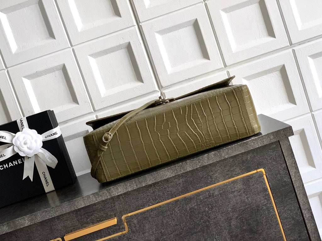 CHANEL 26S SOUPLISSIMO MAXI FLAP 39 IN OLIVE GREEN CROCODILE-EMBOSSED CALFSKIN SILVER HARDWARE