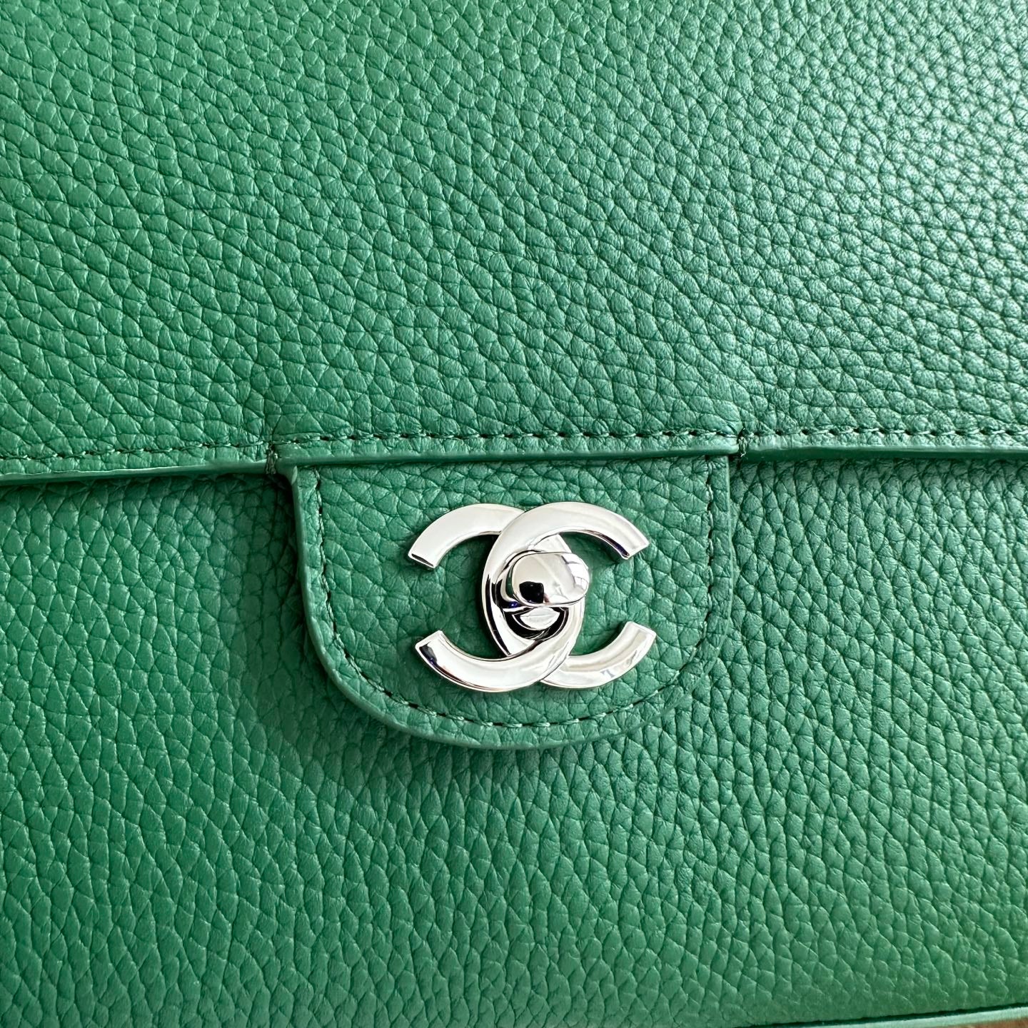 CHANEL 26S MAXI FLAP BAG 32 IN GREEN GRAINED CALFSKIN SILVER HARDWARE