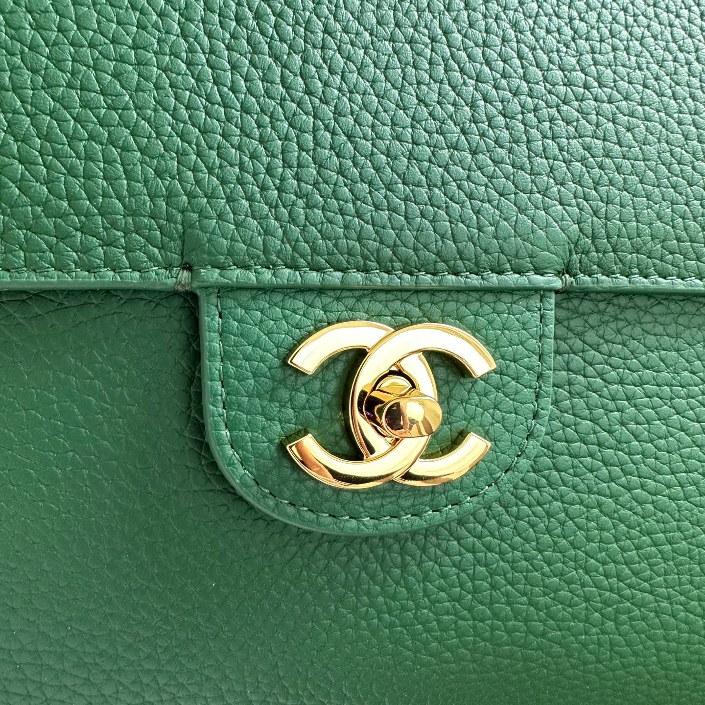 CHANEL 26S MAXI FLAP BAG 39 IN GREEN GRAINED CALFSKIN GOLD HARDWARE