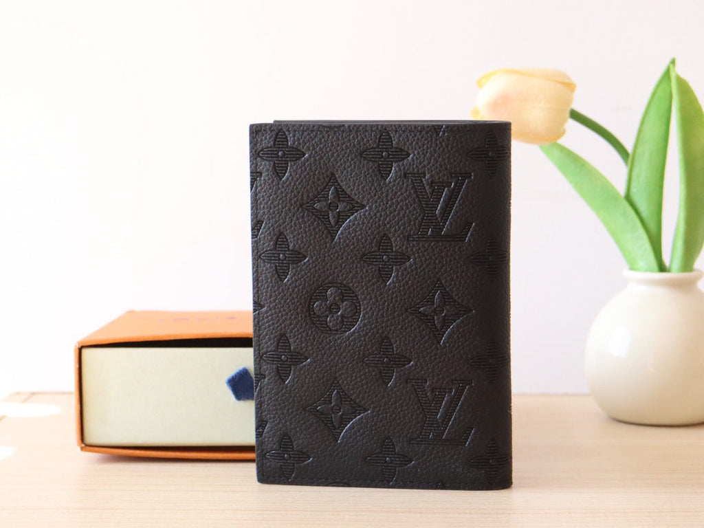 LV 25S PASSPORT HOLDER 14 IN BLACK EMBOSSED MONOGRAM SHADOW CALFSKIN
