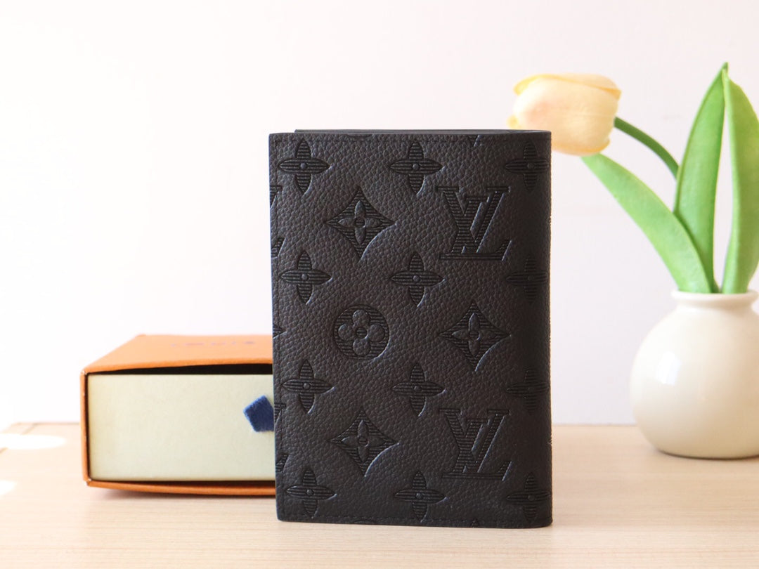 LV 25S PASSPORT HOLDER 14 IN BLACK EMBOSSED MONOGRAM SHADOW CALFSKIN