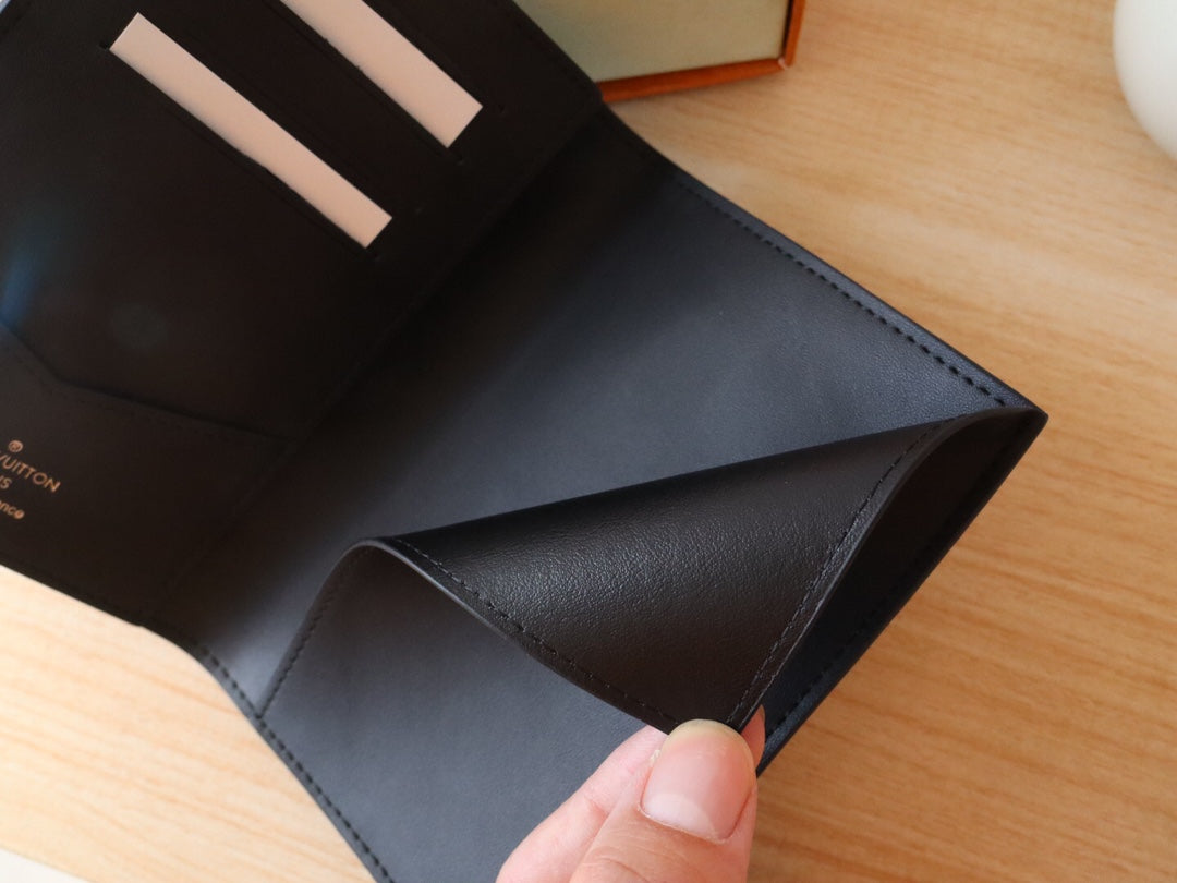 LV 25S PASSPORT HOLDER 14 IN BLACK EMBOSSED MONOGRAM SHADOW CALFSKIN