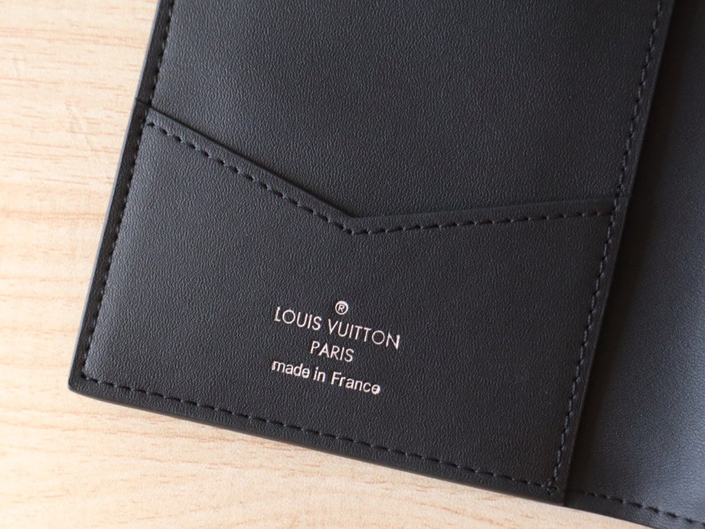 LV 25S PASSPORT HOLDER 14 IN BLACK EMBOSSED MONOGRAM SHADOW CALFSKIN