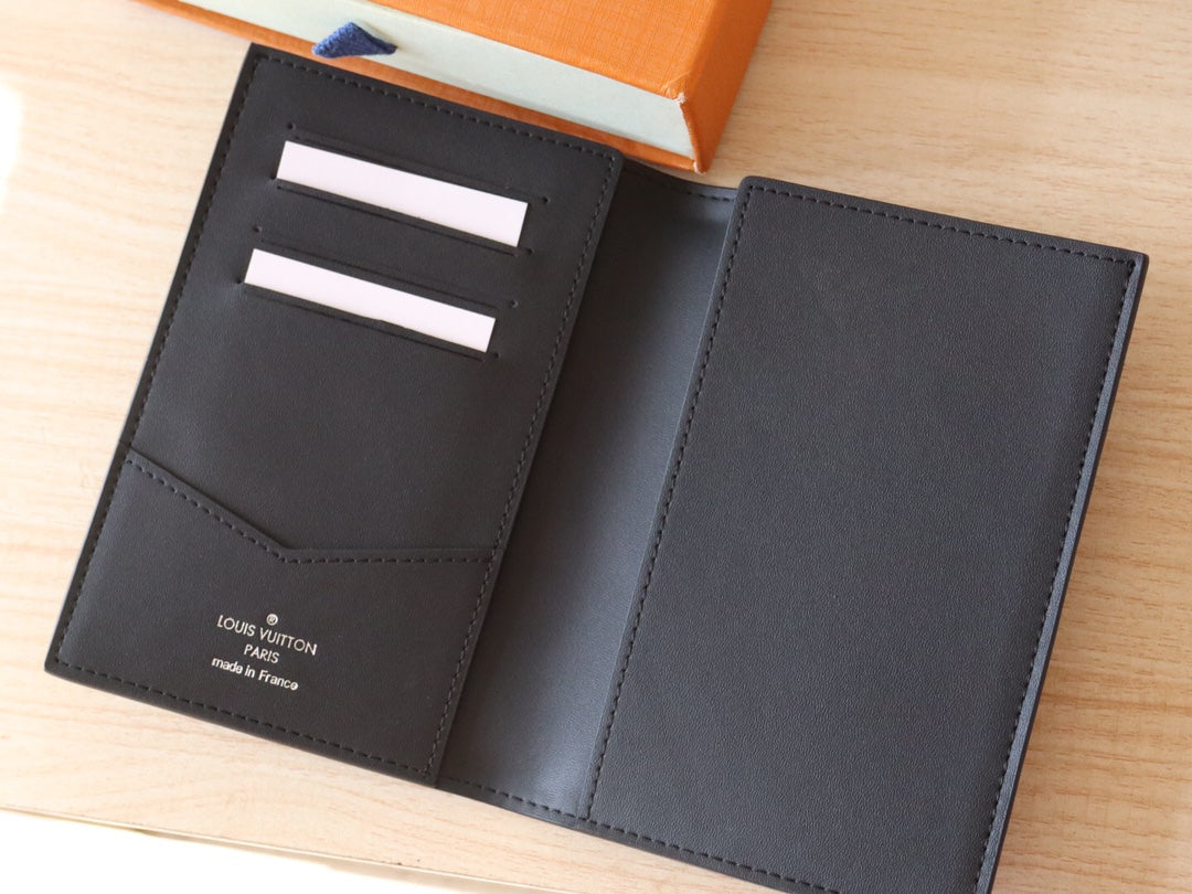 LV 25S PASSPORT HOLDER 14 IN BLACK EMBOSSED MONOGRAM SHADOW CALFSKIN