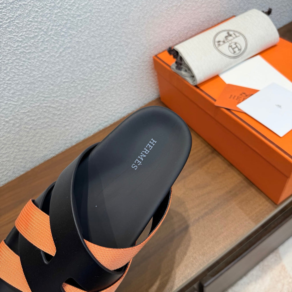 HM 26S KAZIMIR SANDAL IN BLACK CALFSKIN AND ORANGE FABRIC