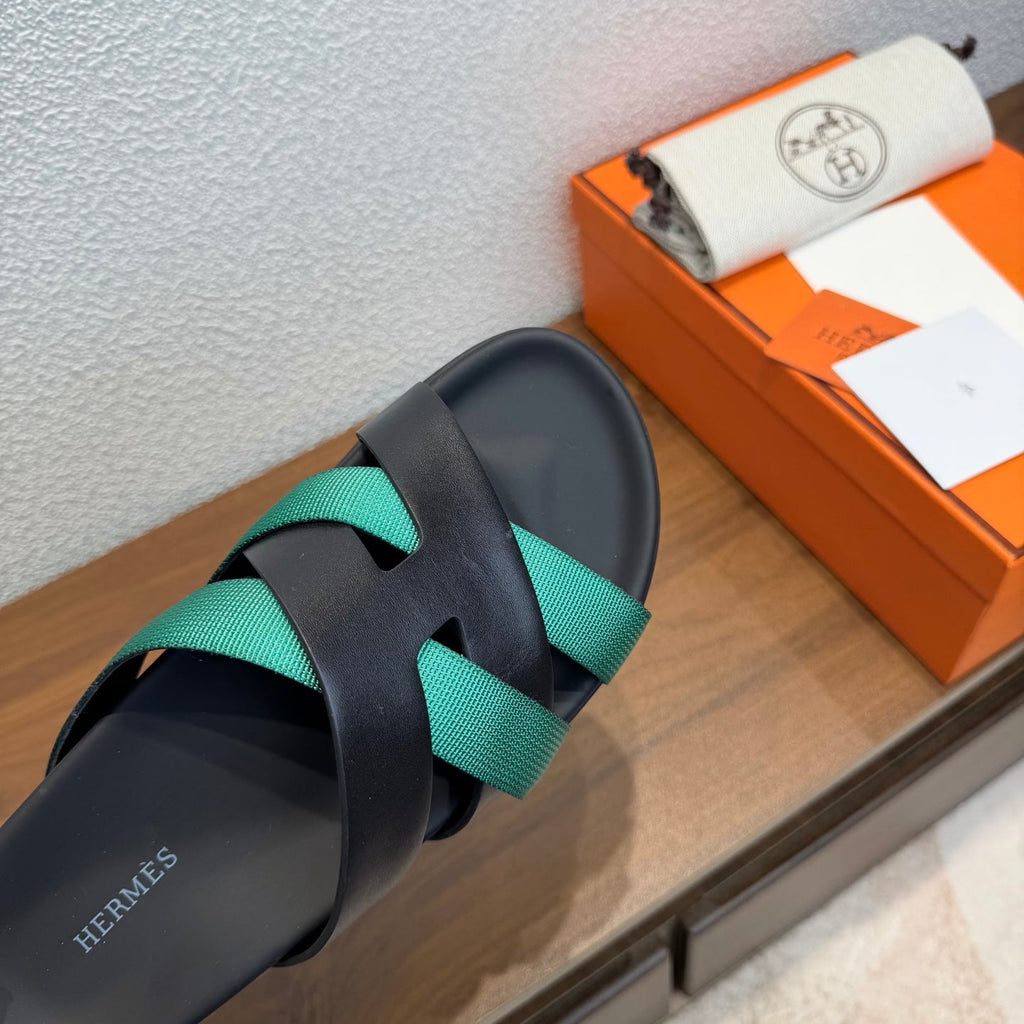 HM 26S KAZIMIR SANDAL IN BLACK CALFSKIN AND EMERALD GREEN FABRIC